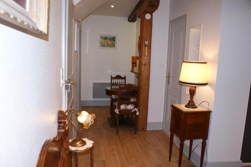 Location "Charme" Apartment Риквир Стая снимка