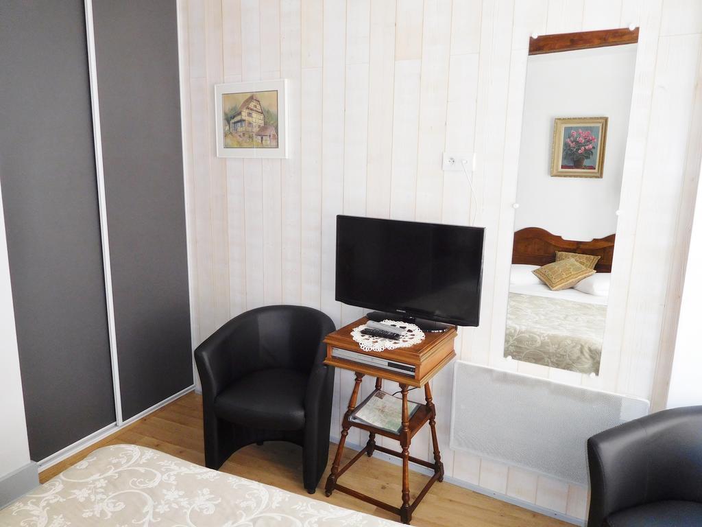Location "Charme" Apartment Риквир Екстериор снимка